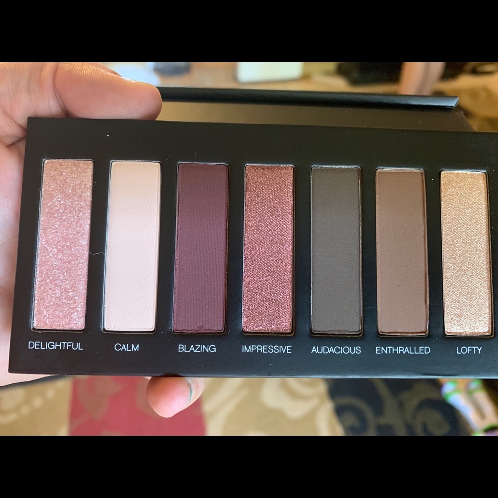 Younique Moods truck Addiction Palette #6